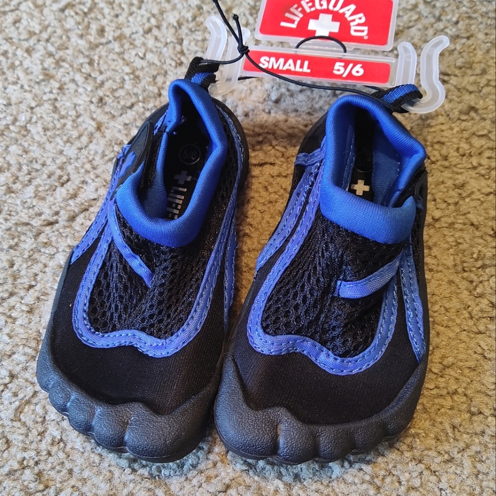 Small Aqua Water Shoes Black & Blue Mesh Size 5/6 Toddler
